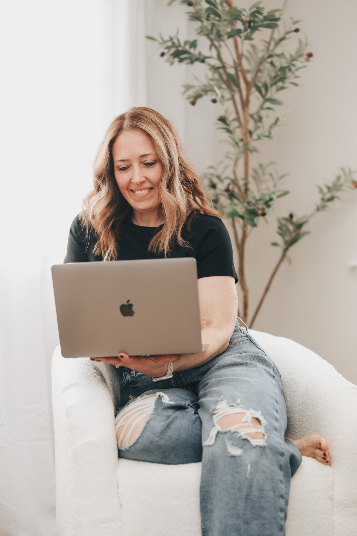 jennyb creating workshops on her laptop